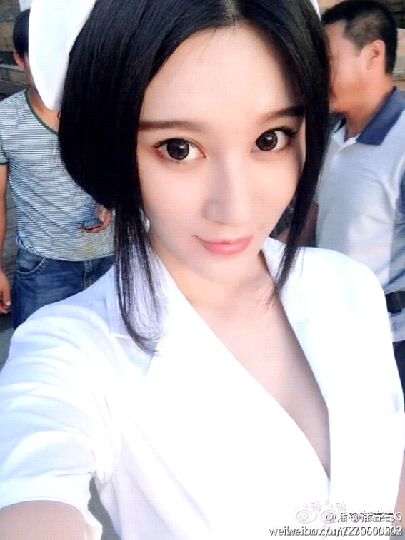 胸夹手机力挺德国美女樊玲微博生活写真 [353P/64MB]