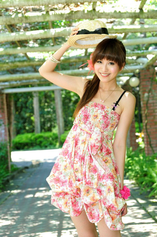 Beautyleg女神Vicni 简晓育-植物园外拍第一辑 [50P-9MB]