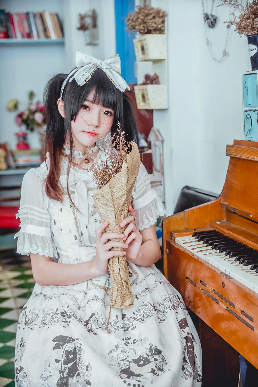 桜桃喵 - 雨中的猫 [10P-14MB]