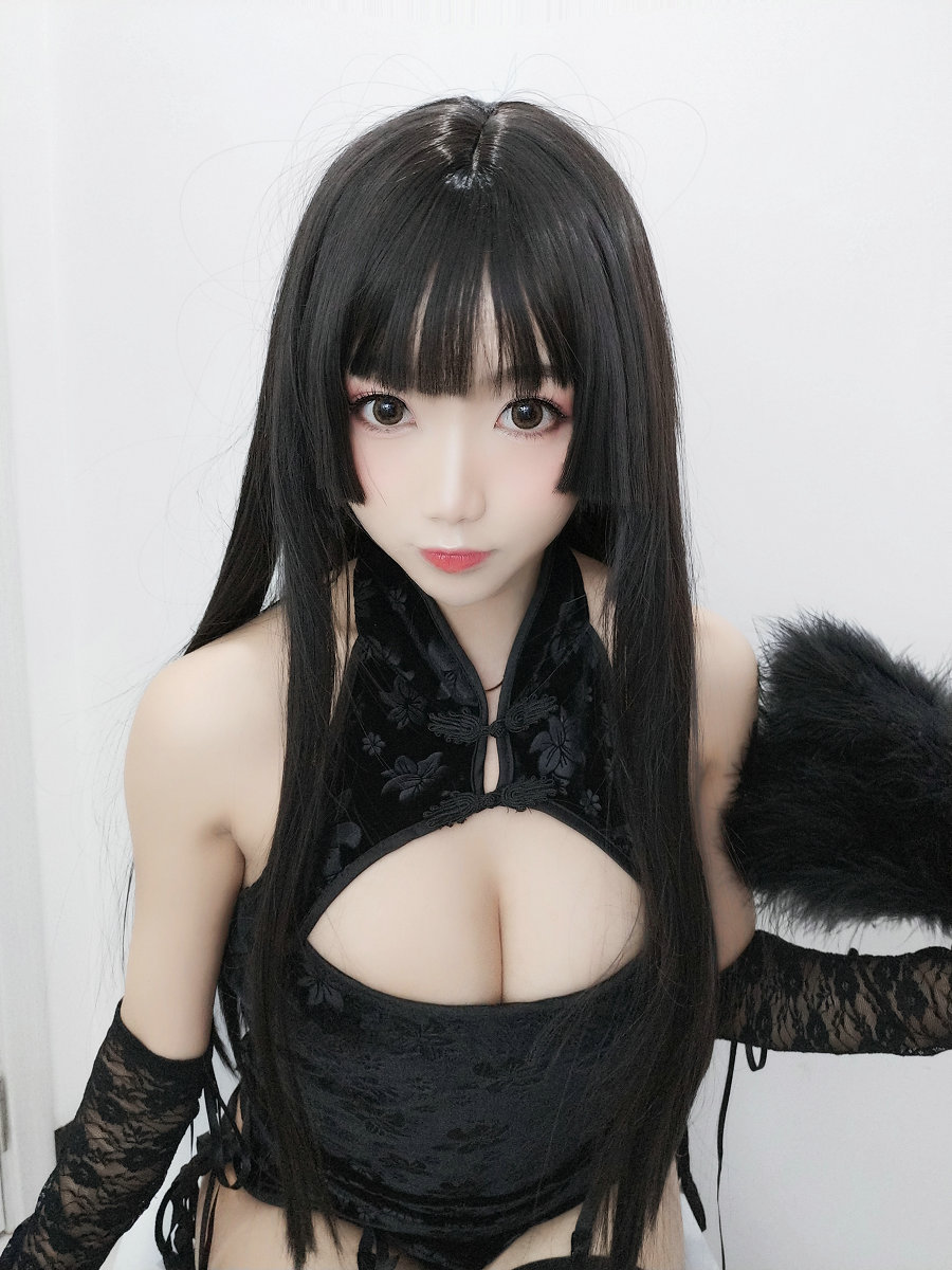 白嫩美少女鬼畜瑶 - 黑色旗袍 [70P1V-204MB]