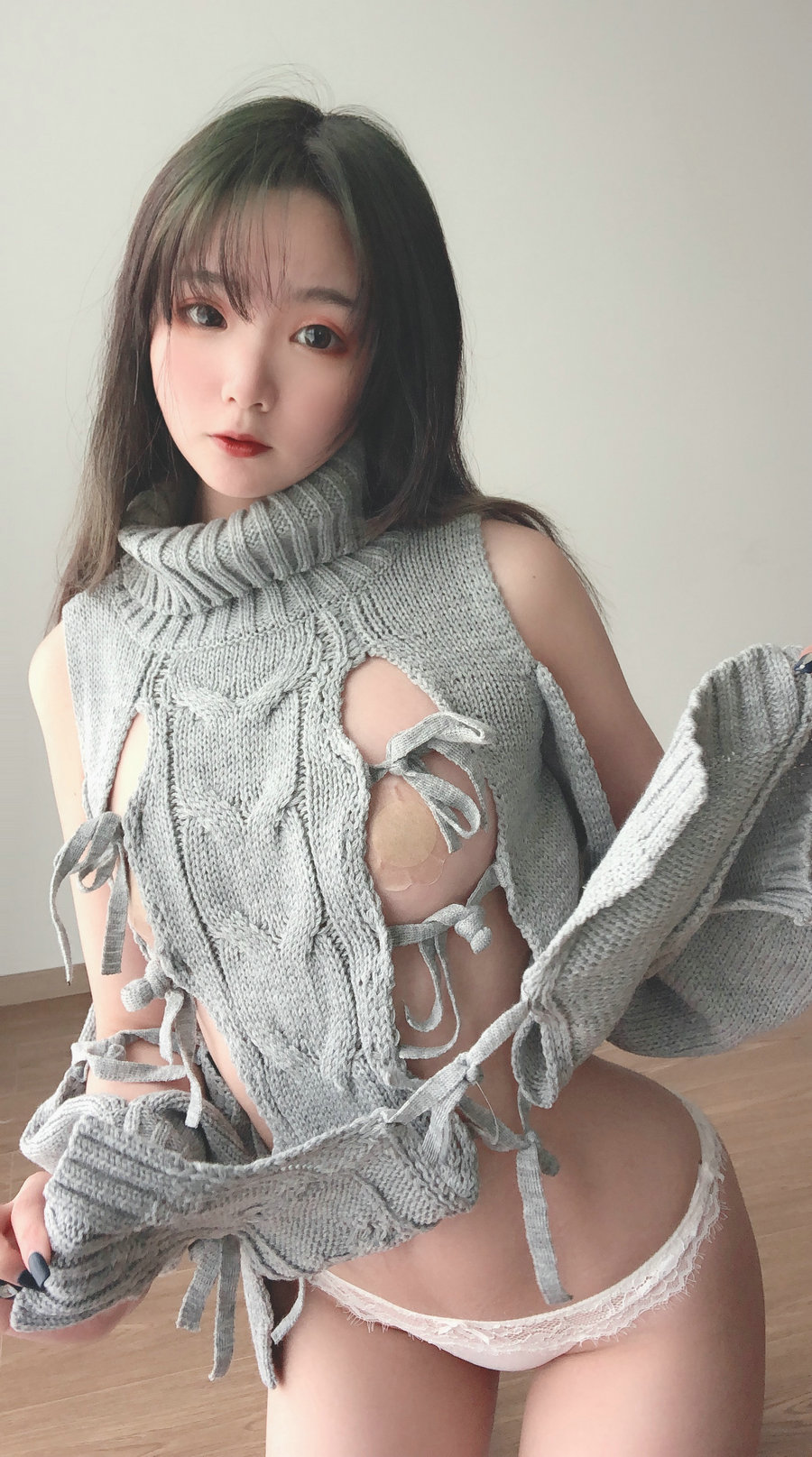 萌妹是青水 - 露背毛衣 [14P-37MB]