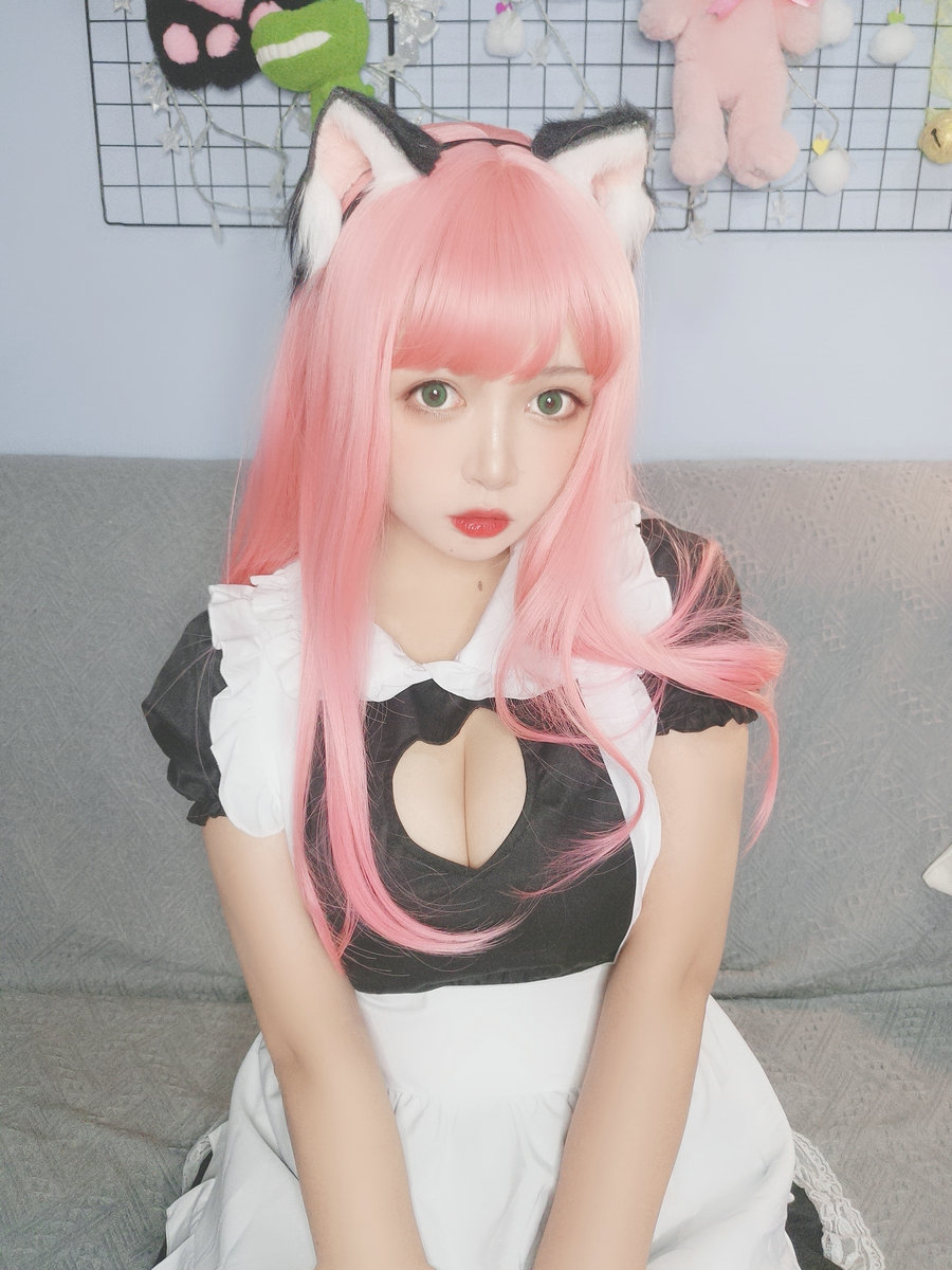 大眼萌妹黑猫猫OvO - 猫女仆自拍 [13P-36MB]