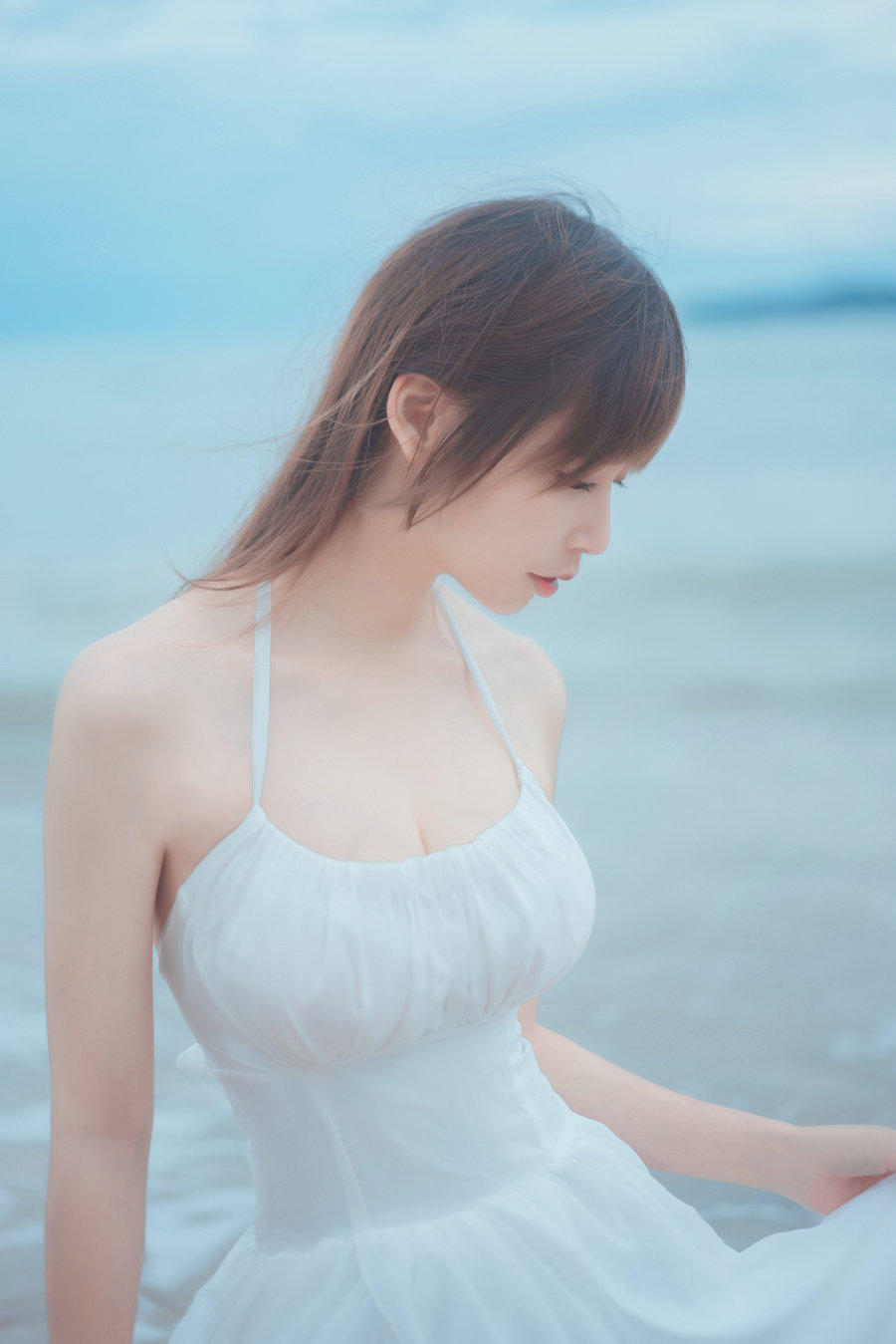 动漫博主爱老师_PhD - 海岸 白裙 [9P-50MB]