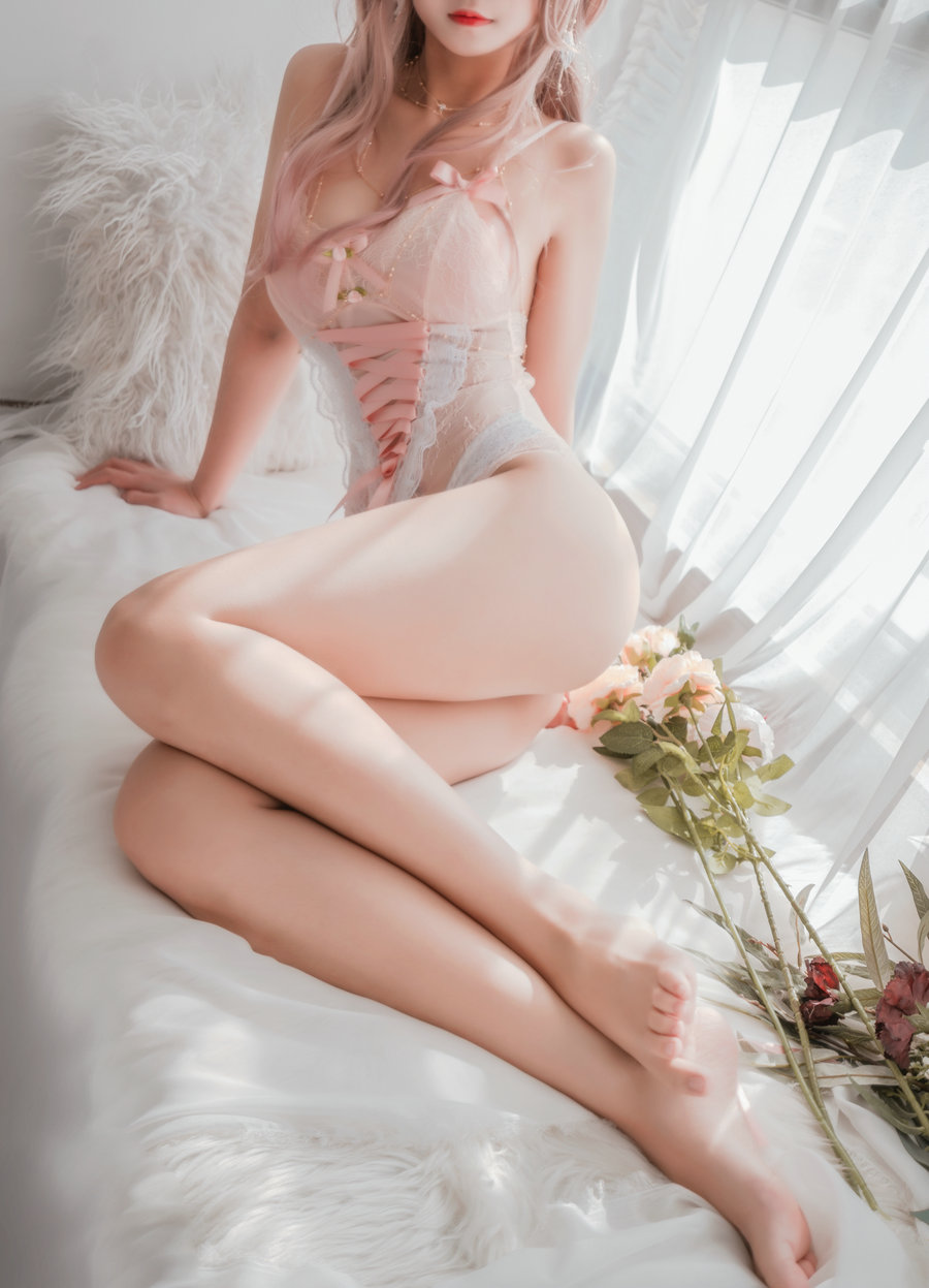 微博妹子三度_69 - 精灵紧身衣 [27P5V-230MB]