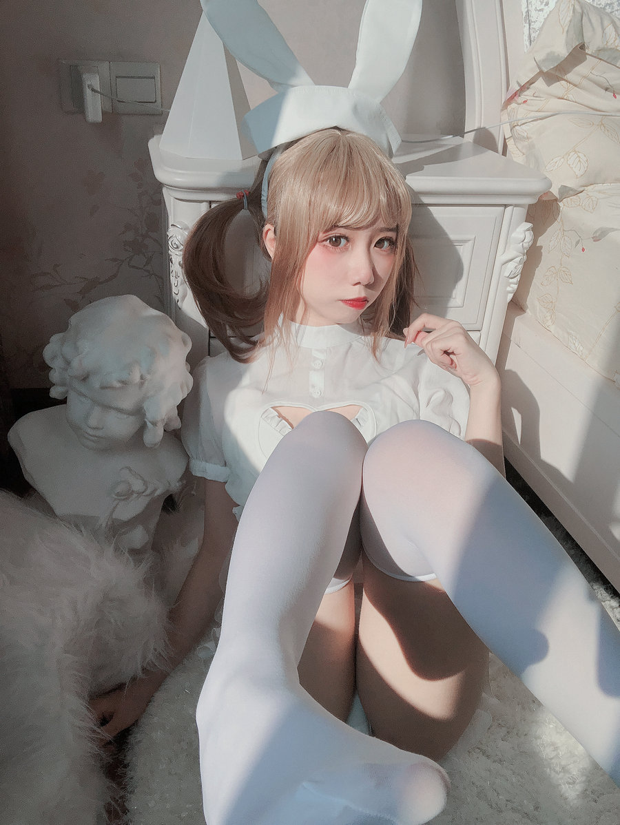 动漫博主果咩酱w - 兔兔护士 [12P-63MB]