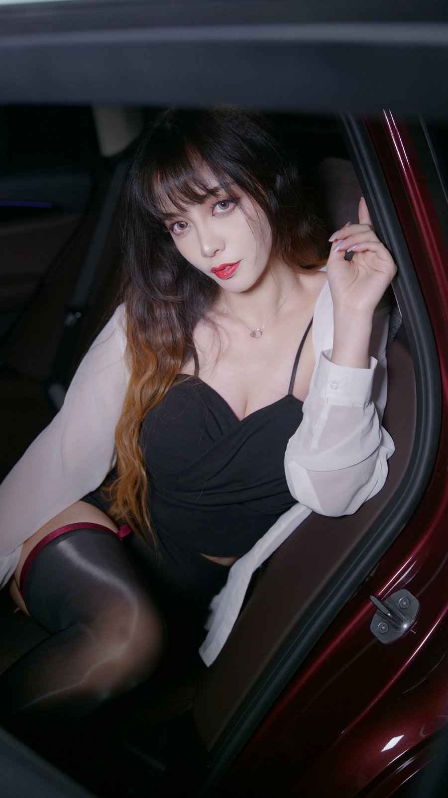 小须须 - 香车美人 [22P-136MB]