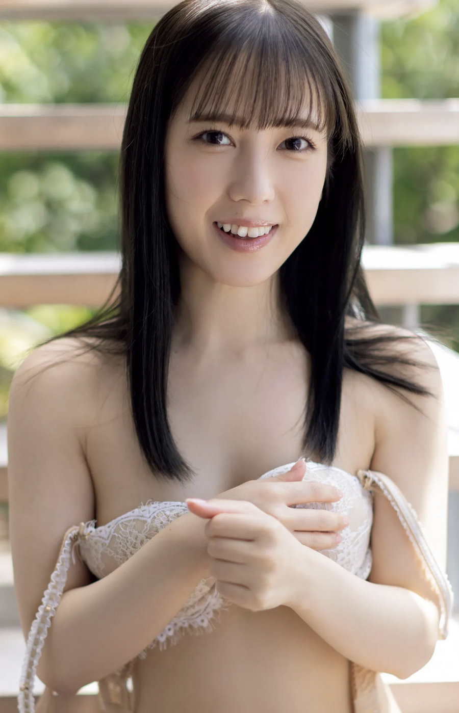 小湊よつ葉 衝撃の「完全フルヌード」[10P37MB]