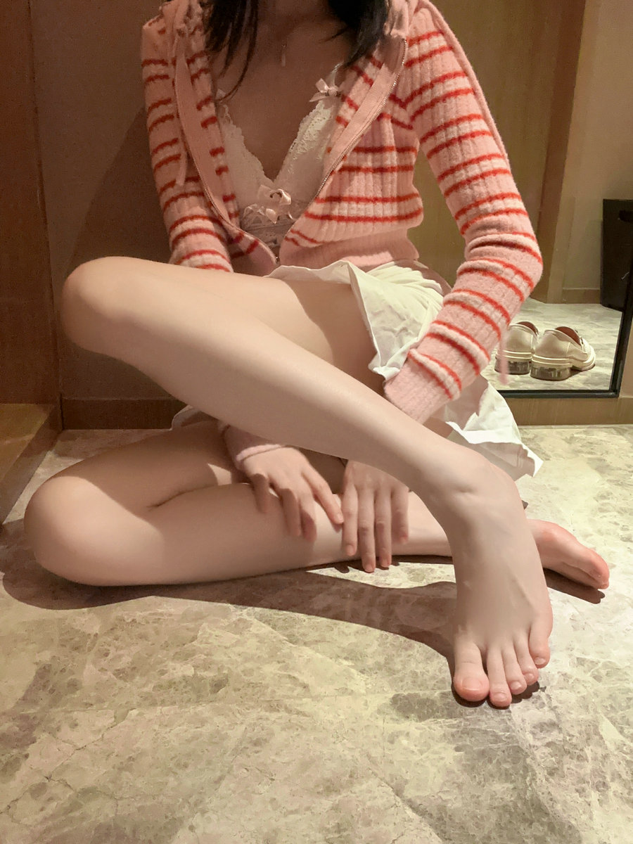 桜桃喵 - 条纹毛衣 [22P-98M]