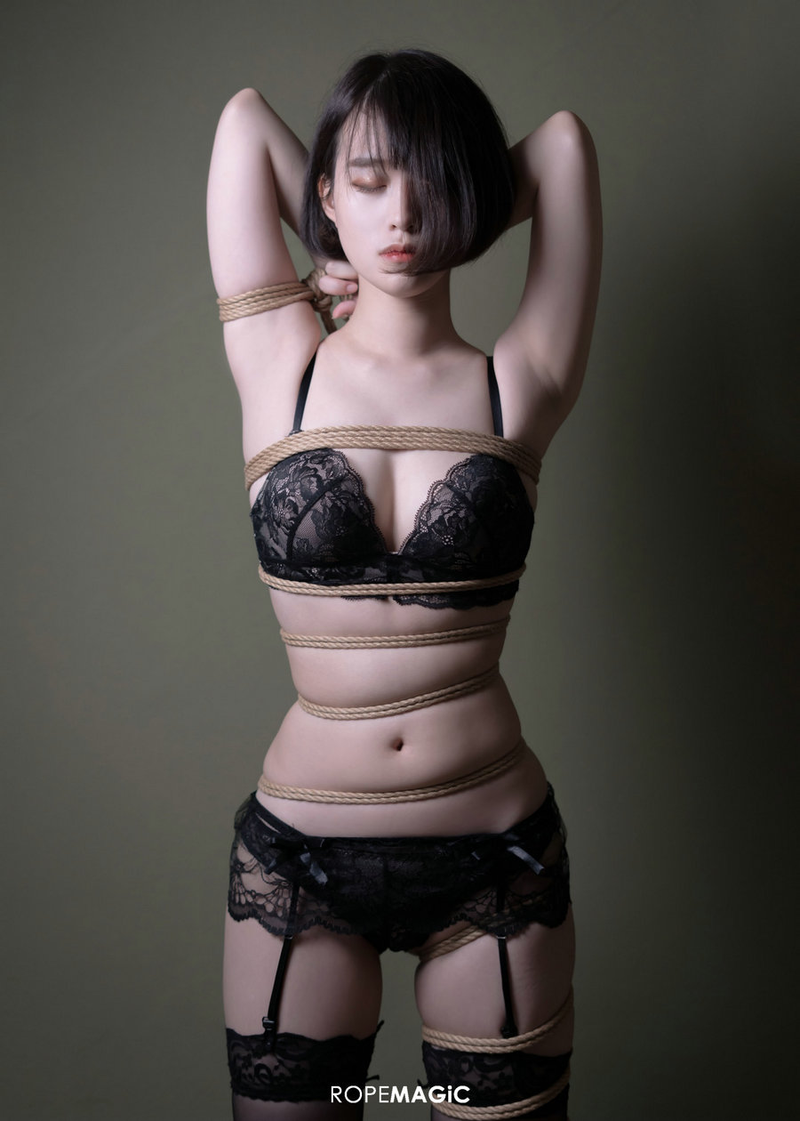 [ROPEMAGiC] Reiji Suzuki - Escape [92P-124MB]