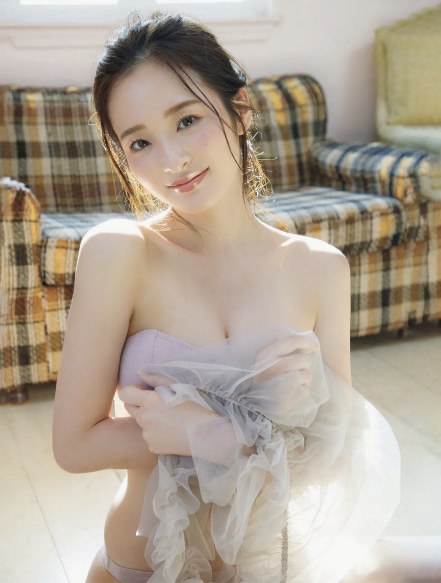 神谷明采 - 宝石より眩しいビキニ [11P47MB]