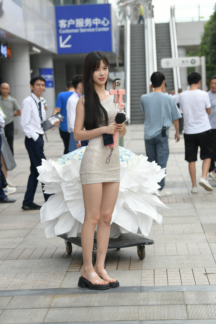 精选街拍视频 No.8532 亮片吊带裙 [48P-1.17GB]