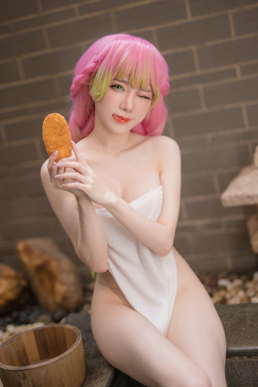 Sally Dorasnow - Mitsuri Kanroji Onsen [32P-205MB]