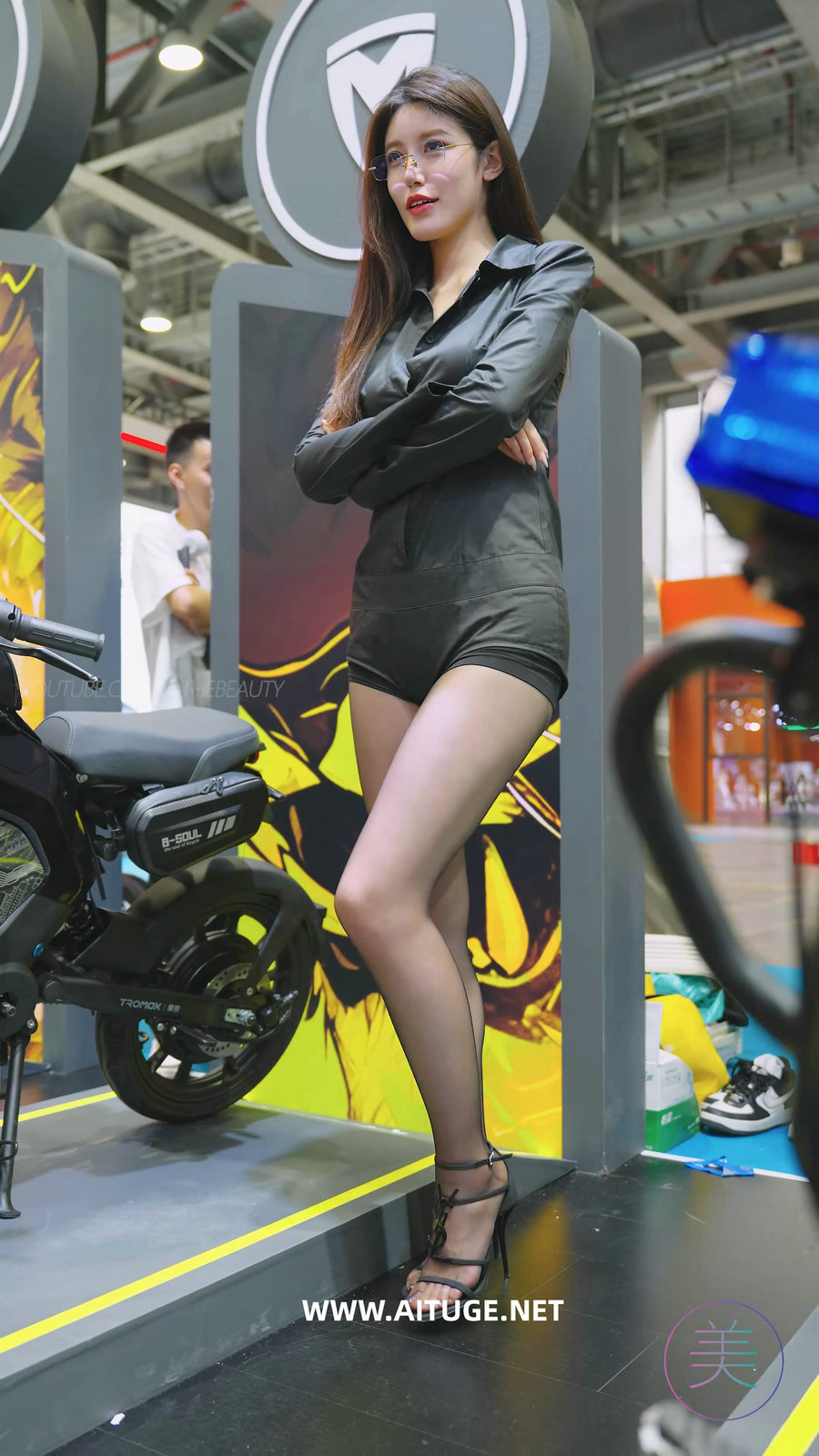 2024 华南电动车展 车模随拍 #小乌苏 黑丝情趣 01 [497MB]