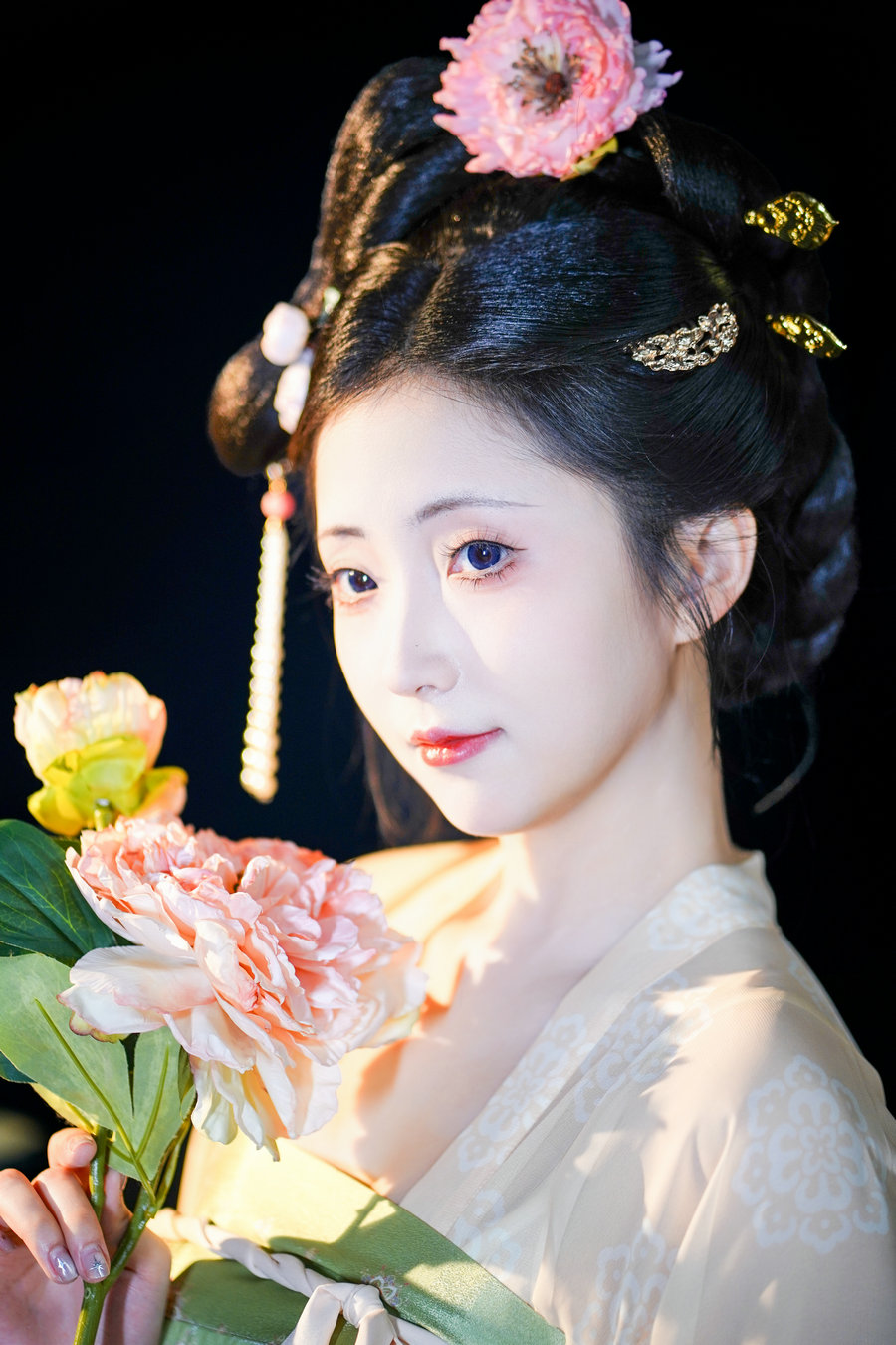 [YITUYU]艺图语 2025.03.31 国色芳华 兔牙w [20P-489MB]