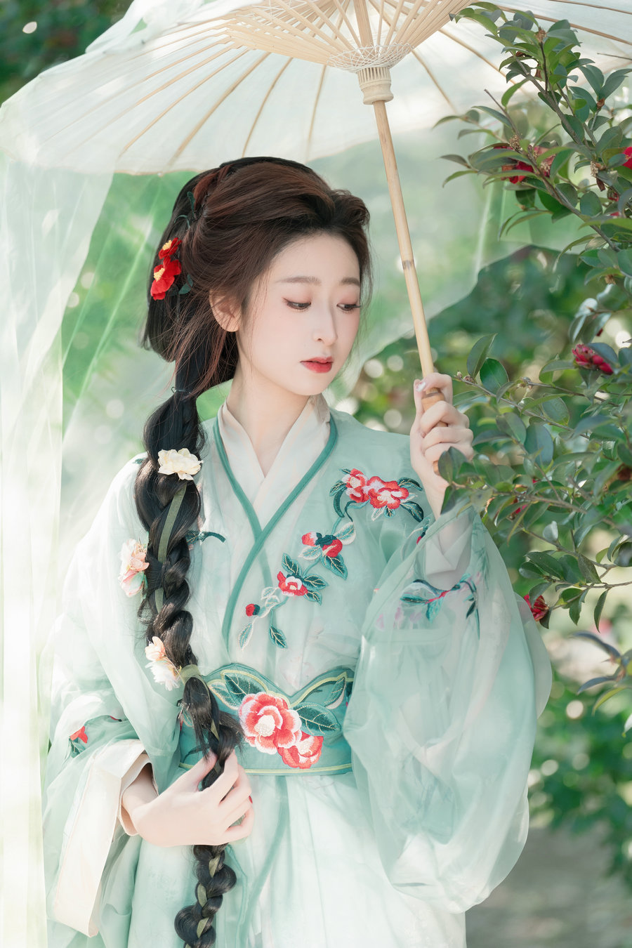 [YITUYU]艺图语 2025.04.05 山茶花 小何 [29P-613MB]