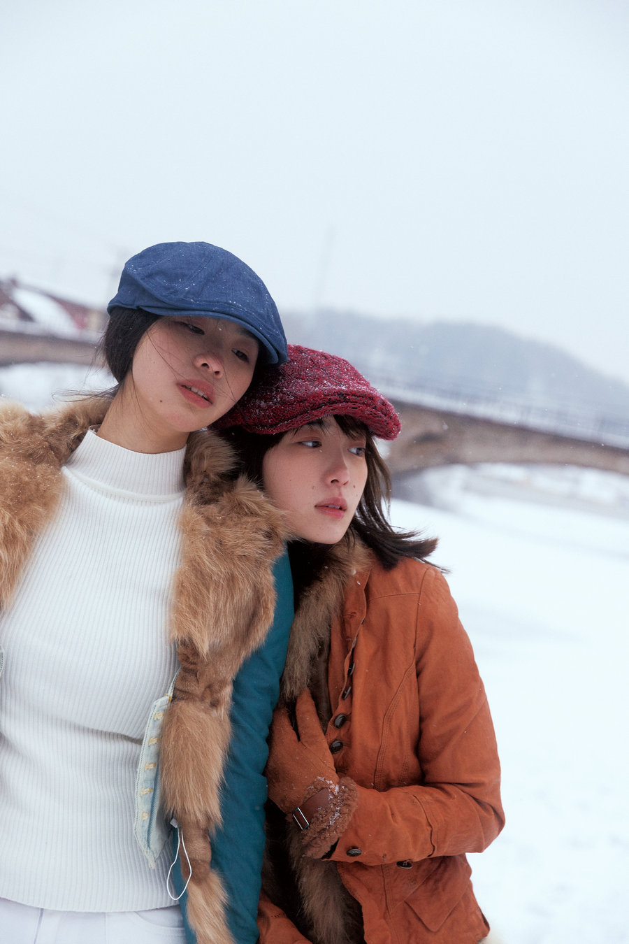 [YITUYU]艺图语 2025.04.07 双人雪地 海绵pipi_削月亮 [18P-309MB]