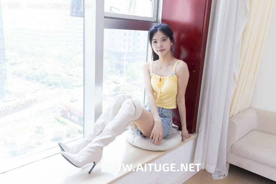 物恋传媒 No.2426 茯苓-长靴、白棉袜、裸足 [175P1V-3.44GB]