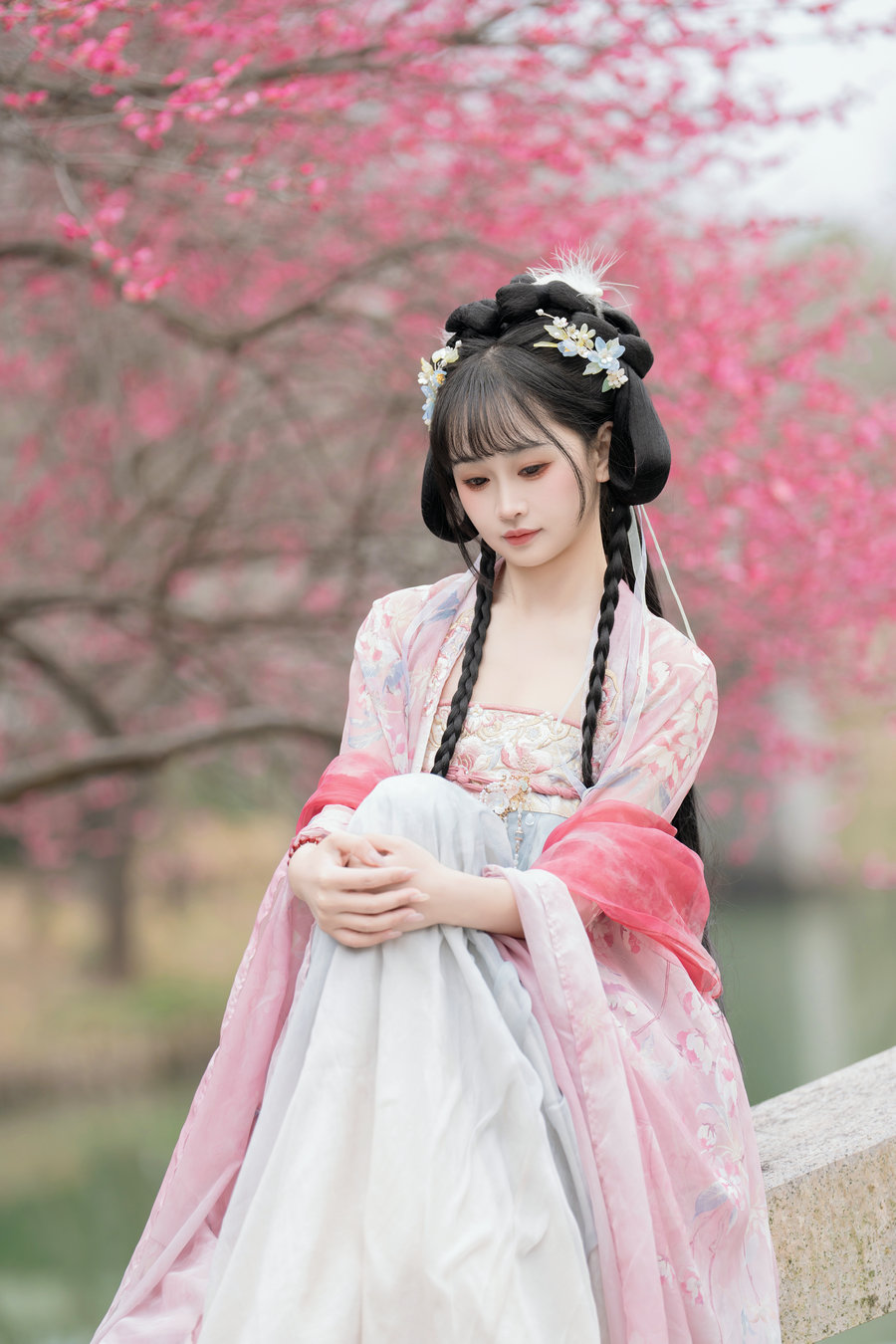 [YITUYU]艺图语 2025.04.10 梅花盛开 湫一只岁岁 [24P-696MB]