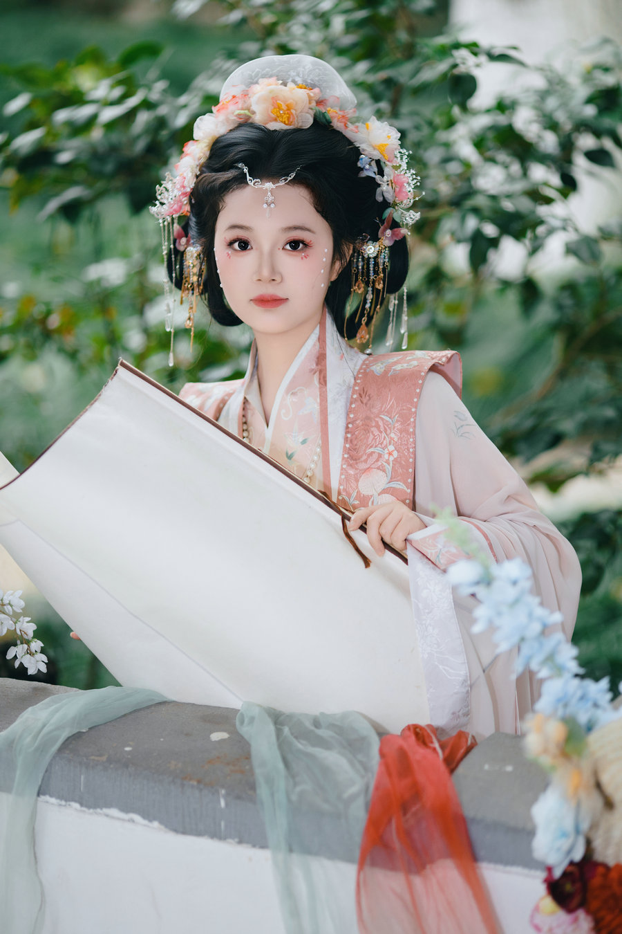 [YITUYU]艺图语 2025.04.10 珠光点染三白妆，墨云深处见芳华 焦糖马奇朵 [15P-178MB] ...