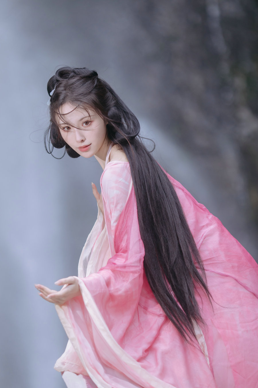 [YITUYU]艺图语 2025.04.11 红粉佳人 一小枝枝枝枝 [17P-296MB]