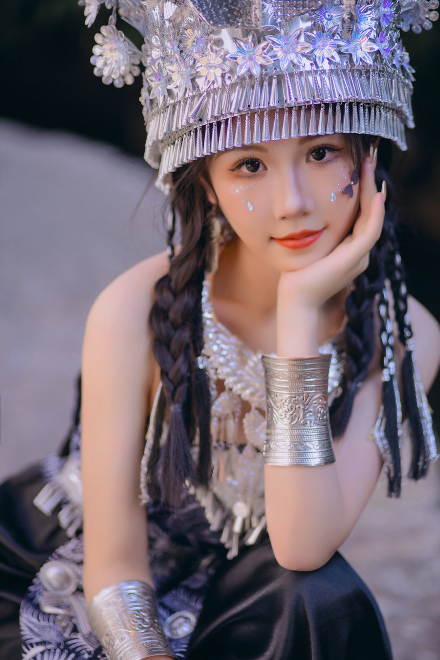 [YITUYU]艺图语 2025.04.11 苗疆阿妹 小林 [18P-250MB]