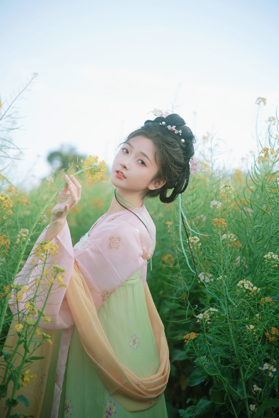 [YITUYU]艺图语 2025.04.11 邂逅七彩花田里的仙女 漩涡鸣子 [47P-1.64GB]