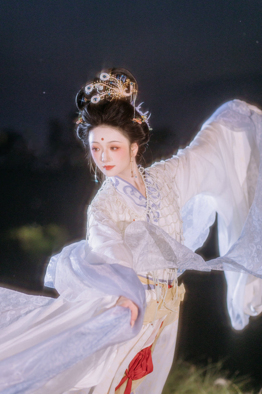 [YITUYU]艺图语 2025.04.13 嫦娥奔月 赤嫣在这里～ [20P-450MB]