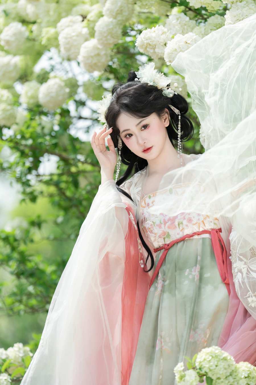 [YITUYU]艺图语 2025.04.18 洁白绣球 湫一只岁岁 [33P-832MB]