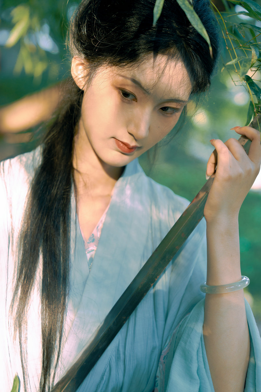 [YITUYU]艺图语 2025.04.24 颦儿小侠 荷里寒 [28P-995MB]