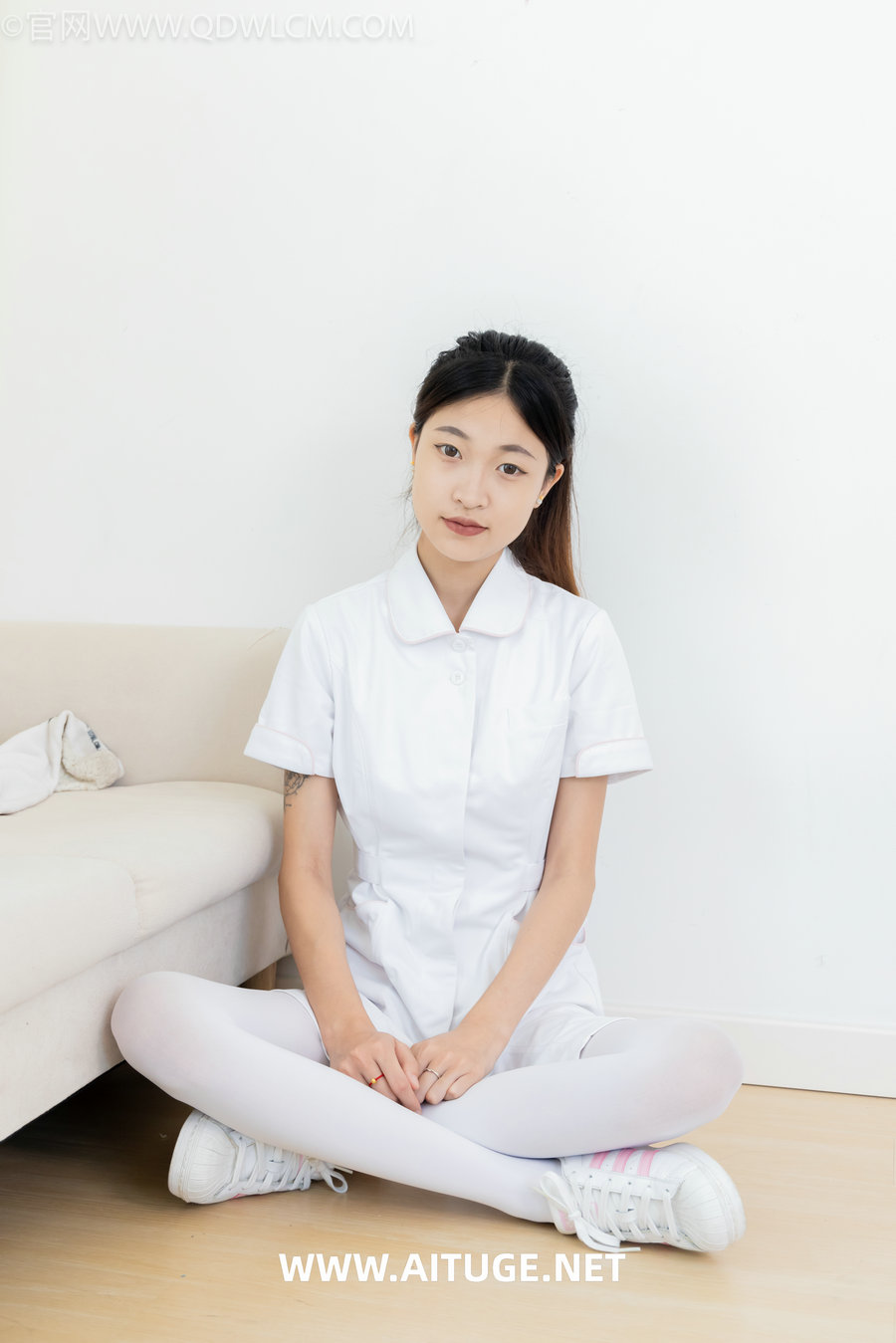 物恋传媒 No.2450 小夏-板鞋、厚白丝 [165P1V-3.84GB]