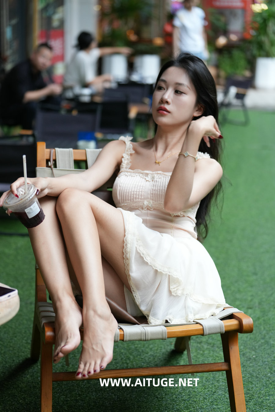 精选街拍视频 No.9391 闪光灯下的凉鞋 [226P-7.99GB]