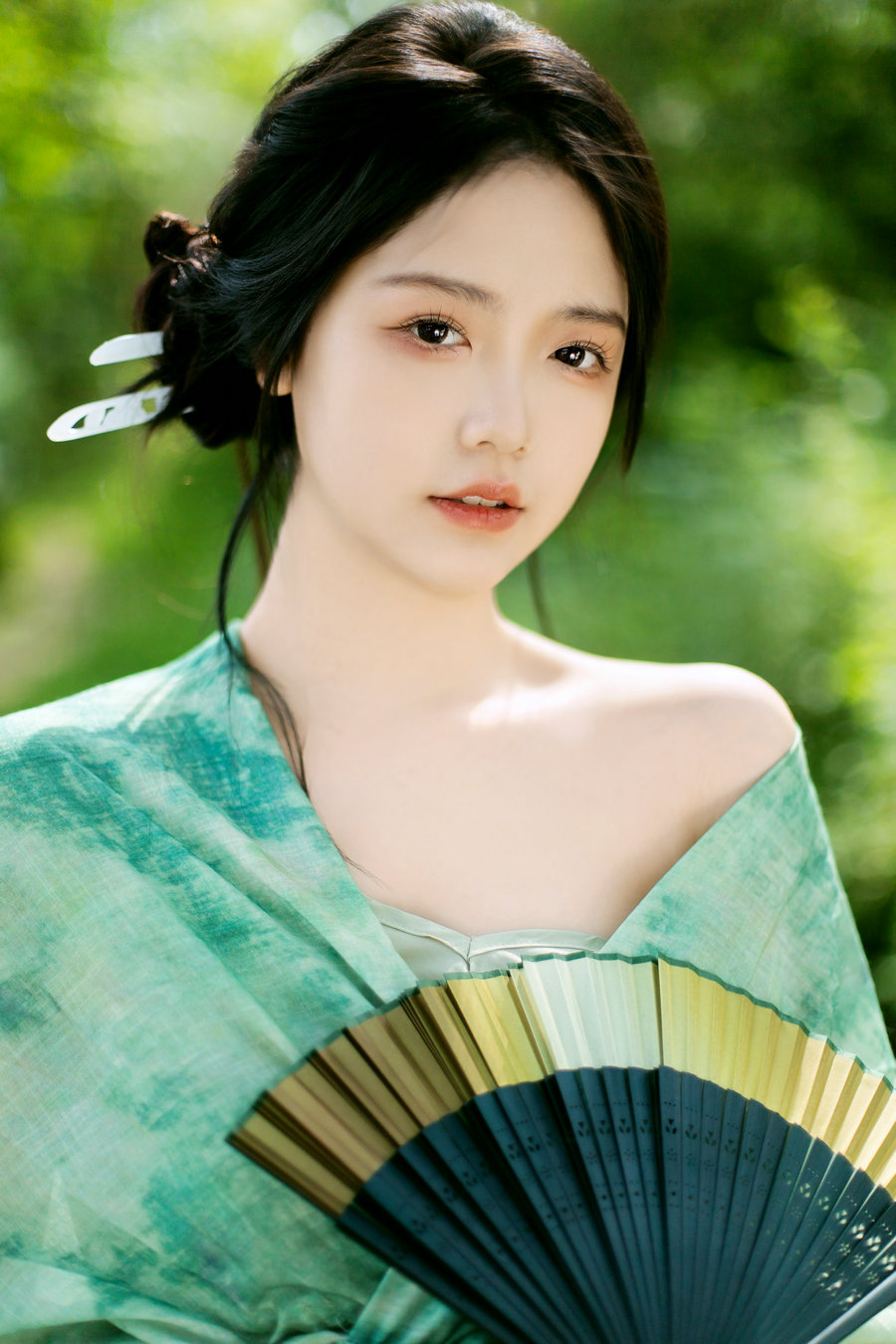 [YITUYU]艺图语 2025.05.07 浮世形色万千 我独自在充盈 七七_ry [25P-324MB]