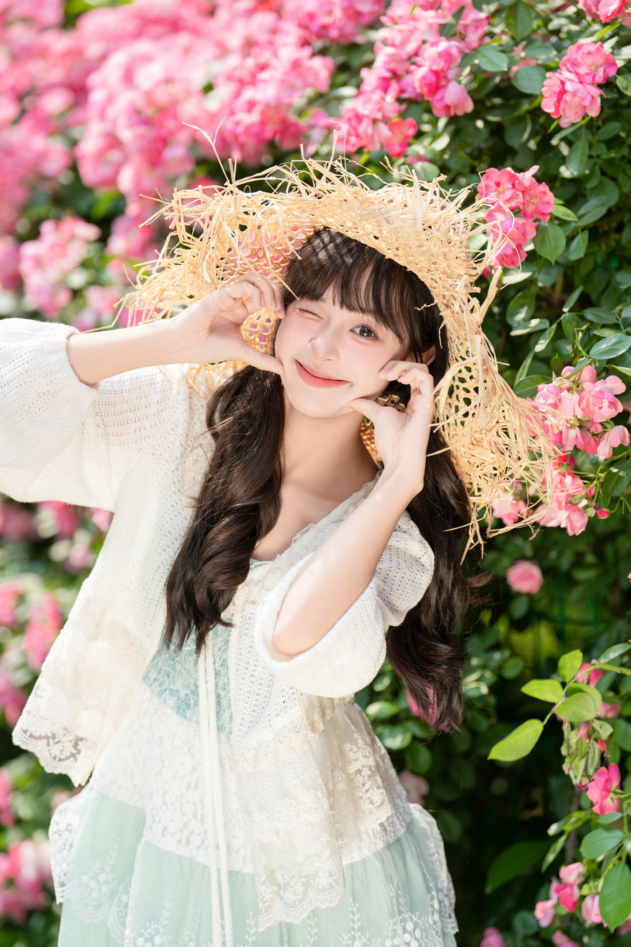 [YITUYU]艺图语 2025.05.10 五月的蔷薇 夏芋小年 [35P-1.02GB]