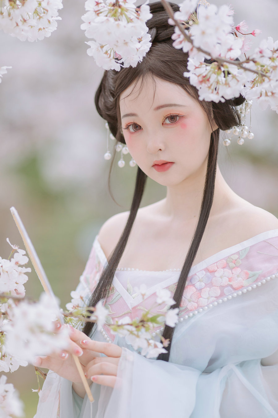 [YITUYU]艺图语 2025.05.21 小花仙 荣小兔头 [19P-336MB]