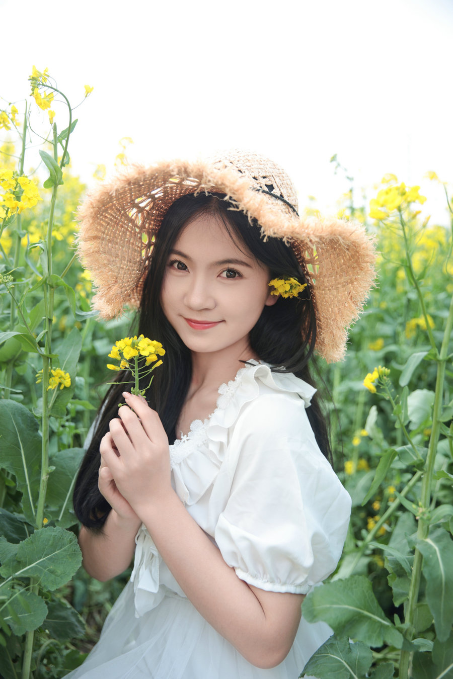 [YITUYU]艺图语 2025.05.26 油菜花生命力 小南 [30P-200MB]