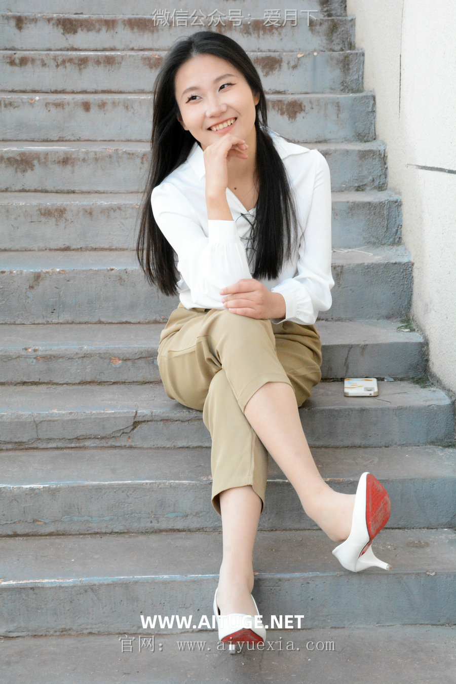 爱月下 NO.005 恰恰【生活套装】展示一下平时出去工作中使用的工作装。略显成熟！[130P1V-5.81GB] ...