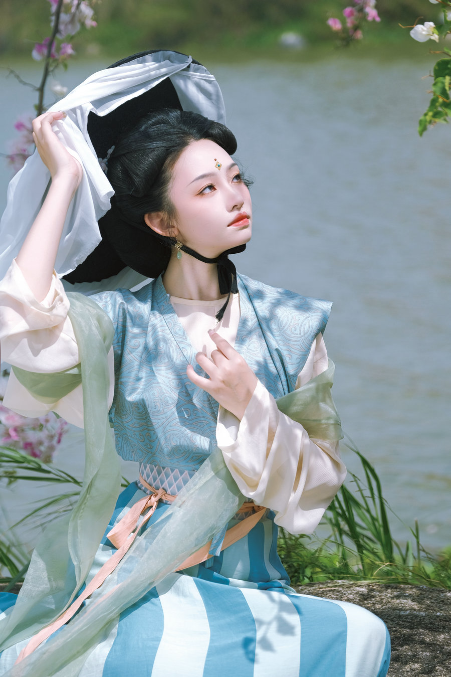 [YITUYU]艺图语 2025.06.11 春山 小林 [16P-301MB]