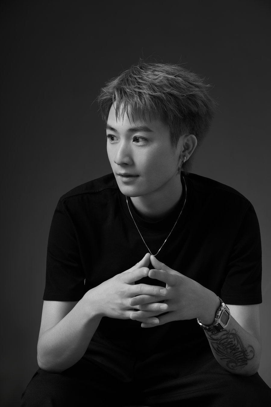 [YITUYU]艺图语 2025.06.16 光影勾勒：男士深邃神态黑白影像 无名 [13P-134MB]