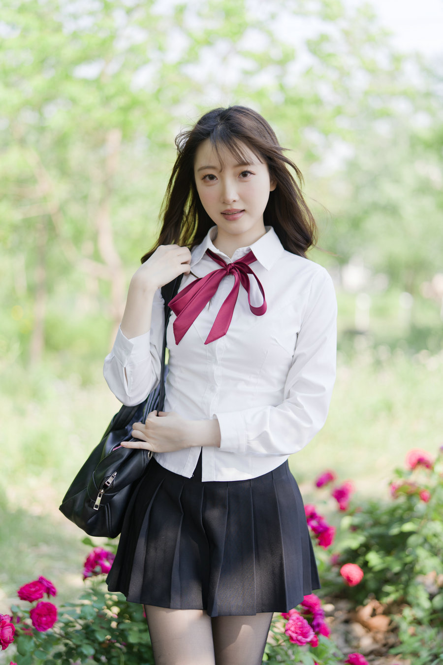 [YITUYU]艺图语 2025.06.20 花间少女 冰冷企鹅 [38P-619MB]