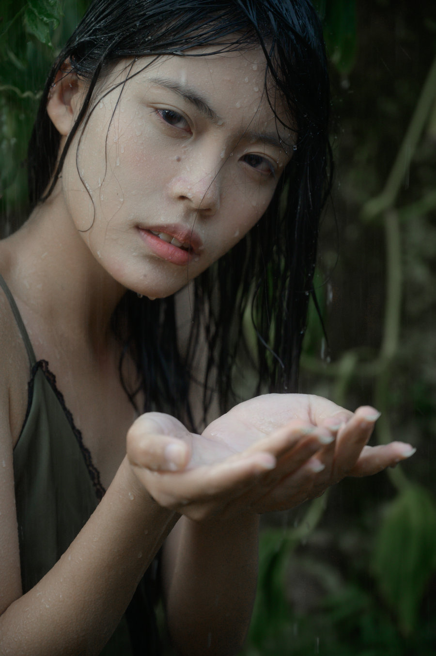 [YITUYU]艺图语 2025.06.25 潮湿的夏 i人凌凌七 [15P-140MB]