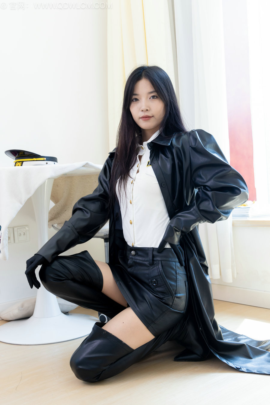 物恋传媒 No.2527 茯苓-高跟长靴、薄肉丝、揉脚 [174P1V-3.86GB]