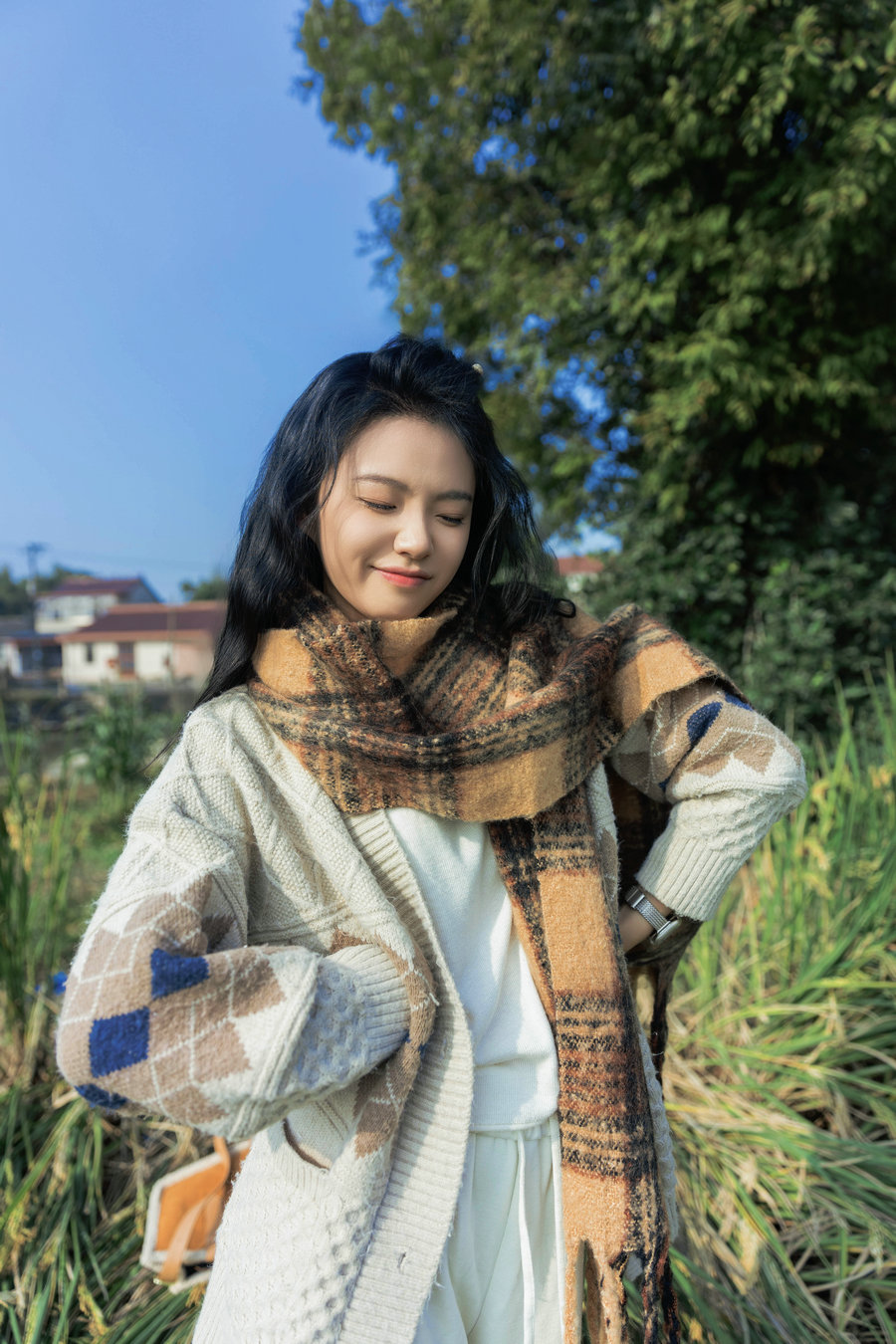 [YITUYU]艺图语 2025.06.26 田野里的自由感 露露 [13P-93MB]