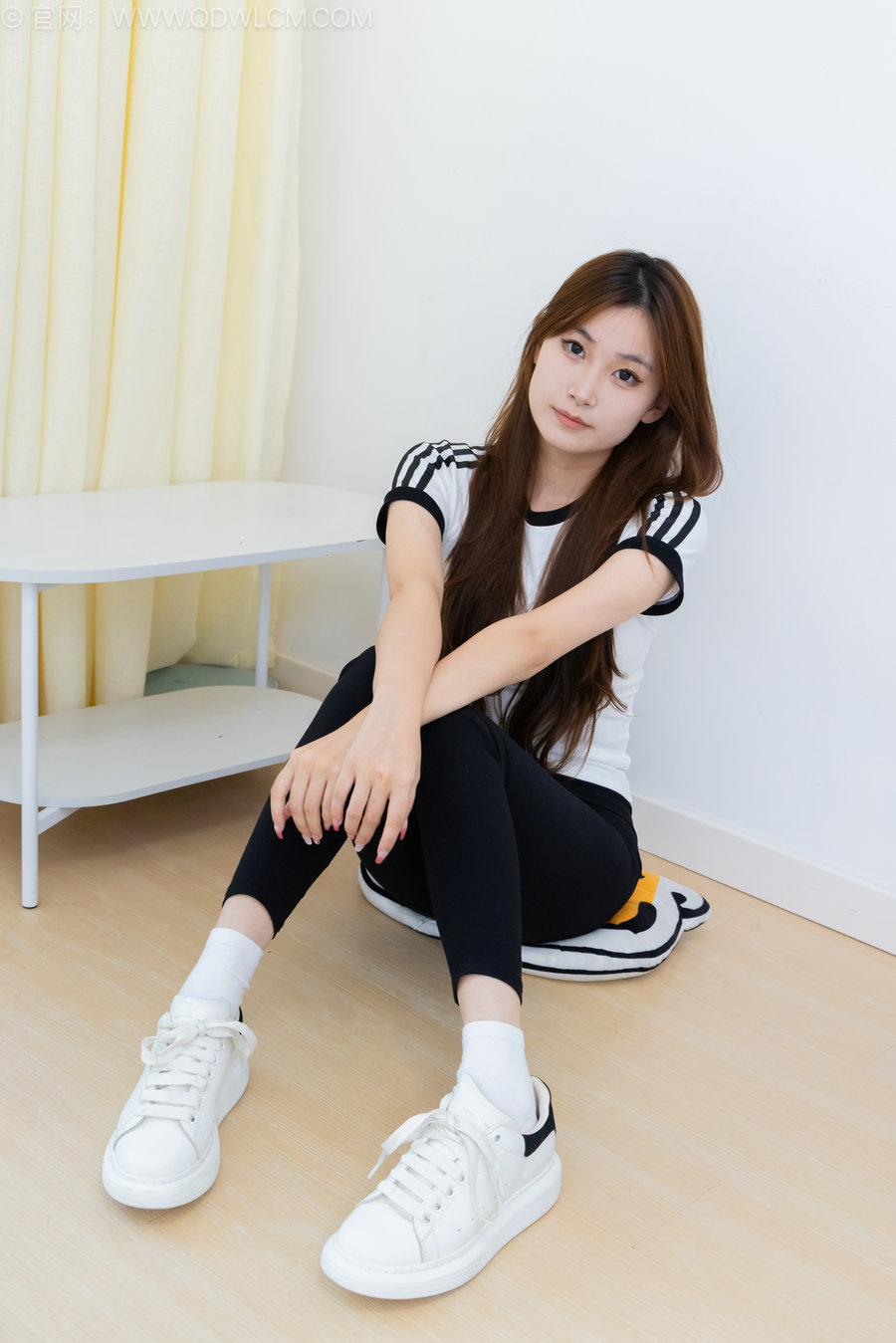 物恋传媒 No.2528 贝壳-板鞋、纯白棉袜 [150P1V-3.94GB]