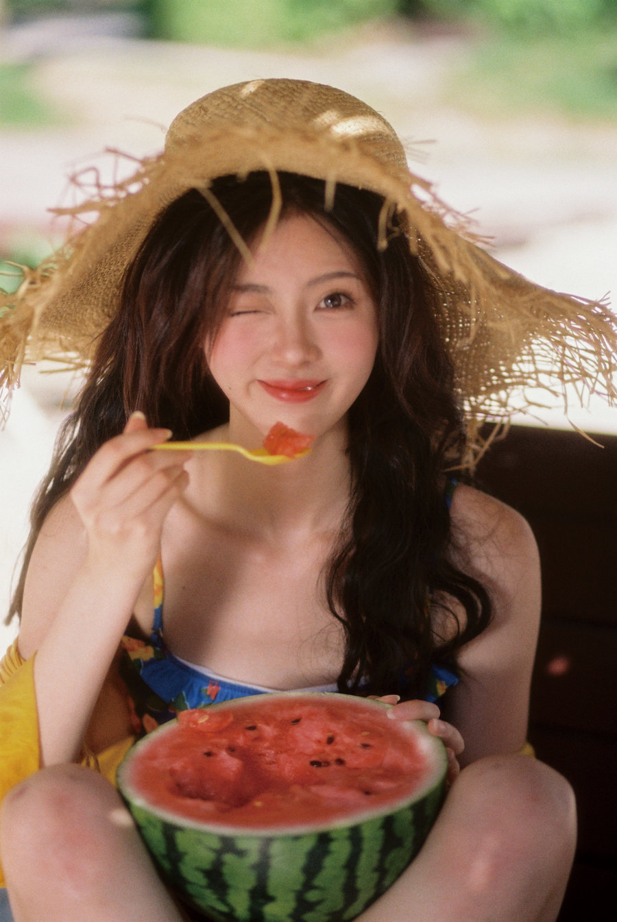 [YITUYU]艺图语 2025.06.29 炽热的夏天和西瓜、泳衣更配 鹿离 [16P-144MB]