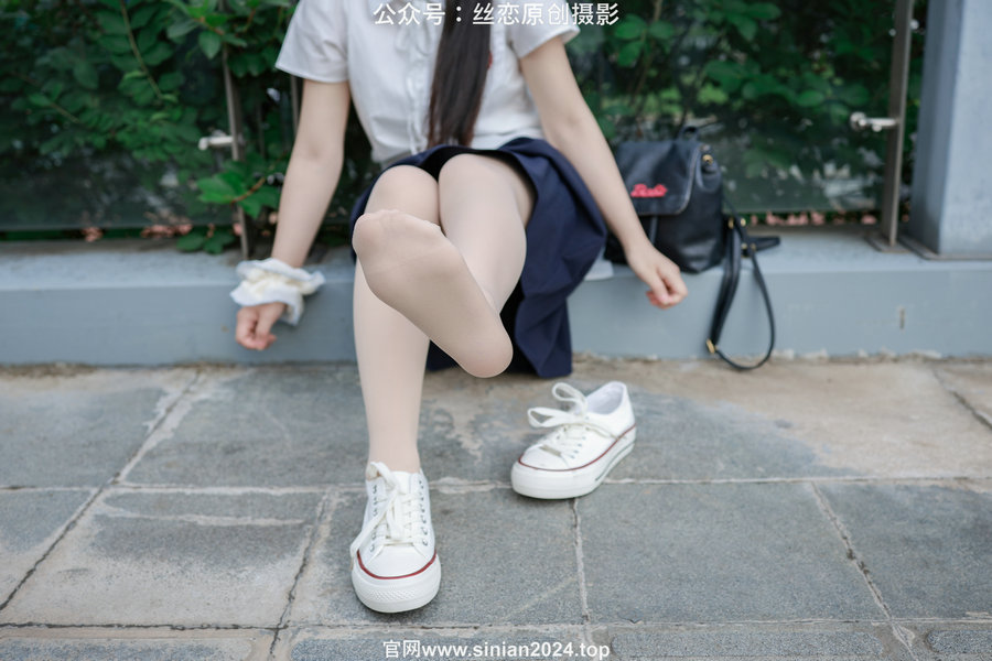 丝恋摄影 No.016 泡芙-白色衬衫 jk短裙 肉色薄丝 白色帆布鞋 [290P1V-5.18GB]