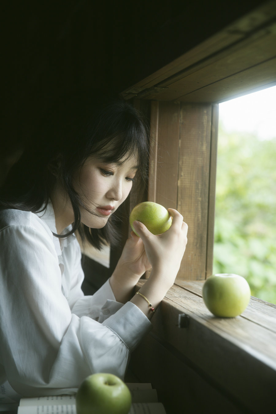 [YITUYU]艺图语 2025.07.01 小木屋青苹果 阿肖与猫 [29P-490MB]