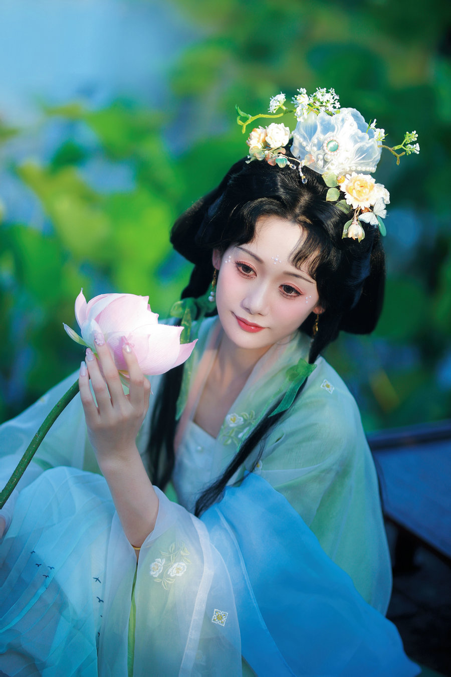 [YITUYU]艺图语 2025.07.07 荷塘月色 一只大大大李子 [17P-32MB]