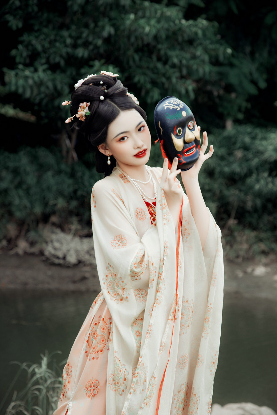 [YITUYU]艺图语 2025.07.05 惹红尘 花怜 [19P-166MB]