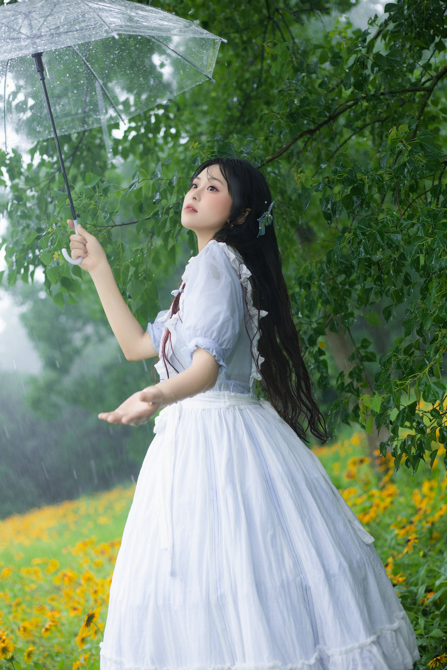 [YITUYU]艺图语 2025.07.08 有人困在雨中 有人在雨中赏雨 军军 [23P-274MB]