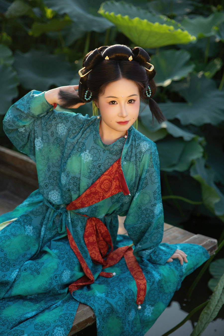 [YITUYU]艺图语 2025.07.09 就跟我一起出去玩吧 小薯片儿_艾艾 [20P-388MB]